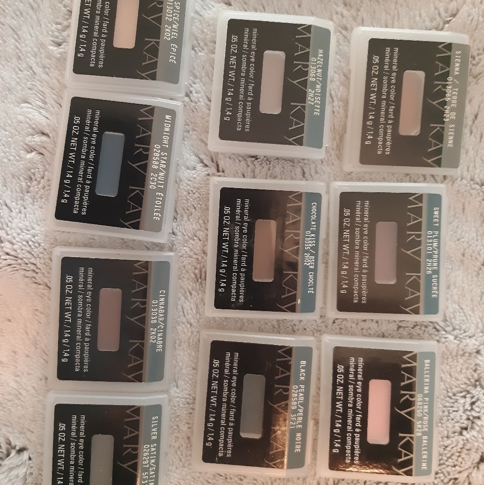 Individual eye shadows